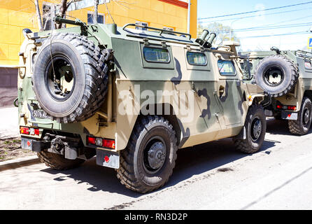 Samara, Russie - 5 mai 2018 : les véhicules à haute mobilité GAZ Tigr-2330 est une fédération de 4x4, tout-terrain multi-usages, la mobilité de l'infanterie de camouflage du véhicule Banque D'Images