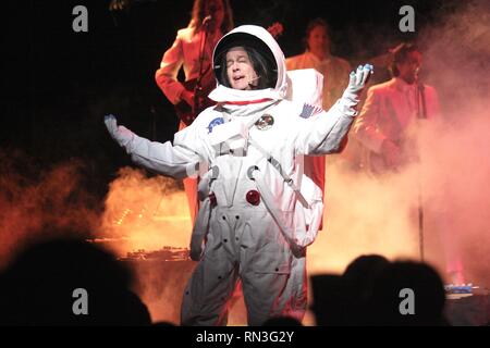 Musicien, chanteur, auteur-compositeur et producteur de Todd Rundgren est montré sur scène pendant un concert en direct de l'apparence. Banque D'Images