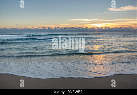 Vagues sur plage à Boca Raton, Floride Banque D'Images