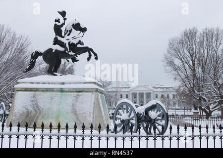 Le général Andrew Jackson Statue, parc Lafayette, Maison Blanche USA winter Banque D'Images