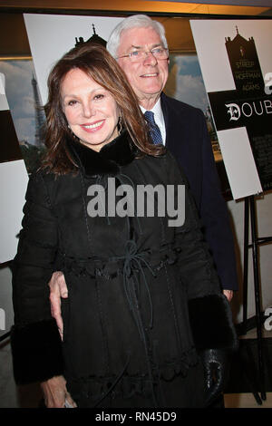 New York, USA. 07 déc, 2008. Marlo Thomas, Phil Donahue au Sunday, Dec 7, 2008 New York Premiere pour 'Doubt' présenté par Miramax Films au Théâtre de Paris à New York, USA. Crédit : Steve Mack/S.D. Mack Photos/Alamy Banque D'Images