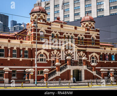 Vue de la façade de l'ancienne ville de Melbourne des bains publics de briques rouges d'un bâtiment de style architectural baroque édouardien à Melbourne Australie Victoria Banque D'Images