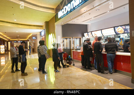 MACAO, CHINE - 16 février 2016 : McDonald's de Shoppes at Sands Cotai Centra. McDonald's est la plus grande chaîne de restauration rapide hamburger restaura Banque D'Images