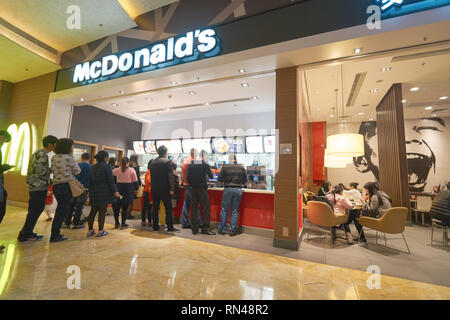 MACAO, CHINE - 16 février 2016 : McDonald's de Shoppes at Sands Cotai Centra. McDonald's est la plus grande chaîne de restauration rapide hamburger restaura Banque D'Images