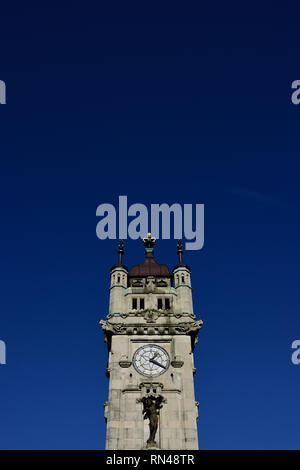 Whitehead memorial tower dans Ciel bleu avec aucun nuage à Bury Lancashire uk Banque D'Images