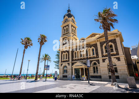 31 décembre 2018 , l'Australie du Sud Adélaïde Glenelg : mairie de Glenelg extérieur du bâtiment et la plage de Glenelg SA Australie Banque D'Images