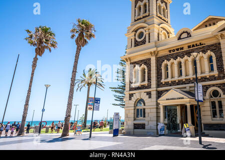 31 décembre 2018 , l'Australie du Sud Adélaïde Glenelg : mairie de Glenelg extérieur du bâtiment et la plage de Glenelg SA Australie Banque D'Images