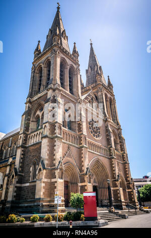 Vue verticale avant de St Peter's Cathedral facade une cathédrale anglicane Église en Australie Adelaide SA Banque D'Images