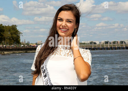 New York, USA. 27 août, 2015. Miss Teen USA, Katherine Haik au jeudi, 27 août 2015 Balade de la renommée CitySightseeing Cruise Photo Op au Pier 78 à New York, USA. Crédit : Steve Mack/S.D. Mack Photos/Alamy Banque D'Images