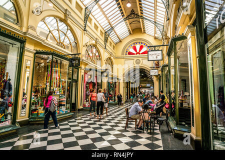 3e janvier 2019, Melbourne, Australie : vue intérieure de Royal Arcade avec des gens à Melbourne, Australie Banque D'Images