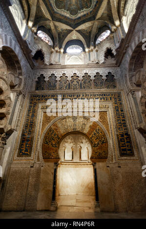 La complexité à l'intérieur de la Mezquita de Cordoue maksura, en Espagne, une enceinte où les califes prié. Construite comme une mosquée en 785, puis plus tard convention Banque D'Images