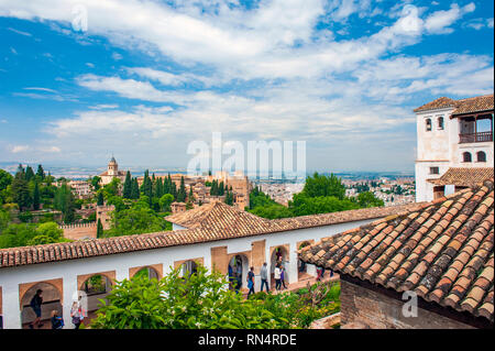 Une vue sur le Generalife ou Palais d'été à l'Alhambra, un complexe de palais mauresque du 13ème siècle à Grenade, en Espagne. Construit sur des ruines romaines, l'Alhamb Banque D'Images