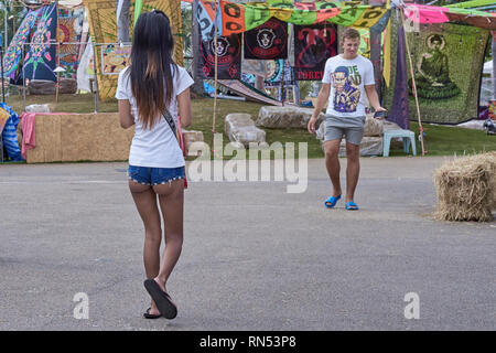 Hot Pants. Femme portant Hotpants extrêmement révélateurs. La Thaïlande Asie du sud-est Banque D'Images