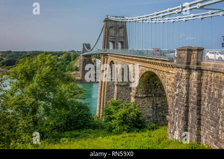 Le pont suspendu de Menai Telford Bangor au nord du Pays de Galles. Banque D'Images