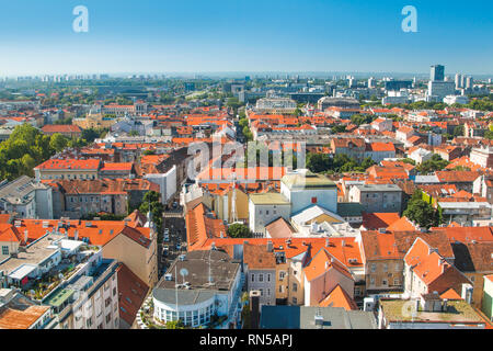 Le centre-ville de Zagreb et d'affaires moderne horizon towers vue panoramique, capitale de la Croatie Banque D'Images