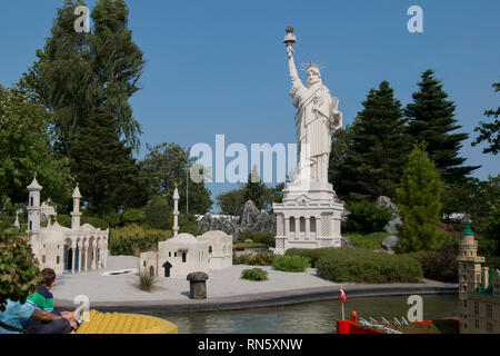 Un livre blanc de la Statue de la liberté au parc Legoland Billund au Danemark. Banque D'Images