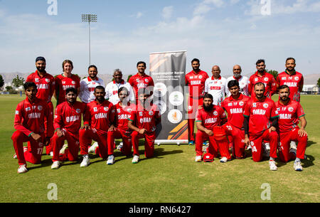 Muscat, Oman. 17, Février, 2019. Le pic montre : Oman squad posent pour une photo de l'équipe avant qu'ils prennent sur l'Écosse sur le troisième jour de la série quadrangulaire Oman. Credit : Crédit : Ian Ian Jacobs Jacobs/Alamy Live News Banque D'Images