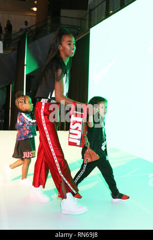 Charlotte, NC, USA. Feb 15, 2019. Jesse James Combs assiste à la Rookie USA Fashion Show for the Weeknd NBA All-Star à Charlotte, NC Crédit photo : Walik Goshorn/Mediapunch/Alamy Live News Banque D'Images