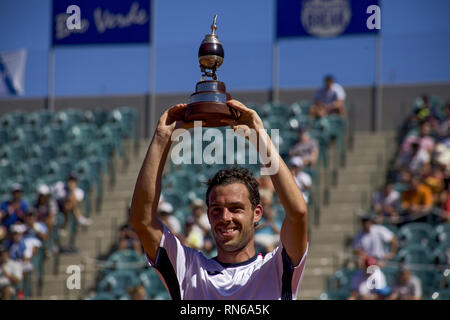 Buenos Aires, capitale fédérale, l'Argentine. Feb 17, 2019. Marco Cecchinato est le champion de l'ATP 250 de l'Argentine 2019 ouvert après avoir gagné en deux sets 6-1 ; 6-2 pour l'argentin Diego Swartzman. Credit : Roberto Almeida Aveledo/ZUMA/Alamy Fil Live News Banque D'Images