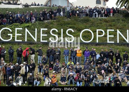 Los Angeles, Californie, USA. Feb 17, 2019. Les gens regardent la série finale de la genèse de la PGA Open Golf Tournament au Riviera Country Club le 17 février 2019 à Pacific Palisades, en Californie. Ringo : crédit Chiu/ZUMA/Alamy Fil Live News Banque D'Images