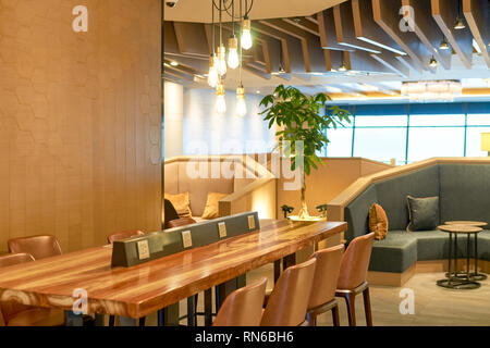 Singapour - CIRCA SEPTEMBRE 2016 : l'intérieur de la Plaza Premium Lounge à l'aéroport de Singapour Changi. L'aéroport de Changi est le principal aéroport civil pour Si Banque D'Images