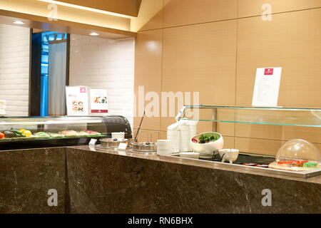 Singapour - CIRCA SEPTEMBRE 2016 : l'intérieur de la Plaza Premium Lounge à l'aéroport de Singapour Changi. L'aéroport de Changi est le principal aéroport civil pour Si Banque D'Images