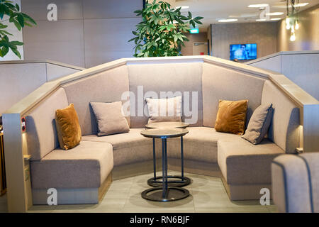 Singapour - CIRCA SEPTEMBRE 2016 : l'intérieur de la Plaza Premium Lounge à l'aéroport de Singapour Changi. L'aéroport de Changi est le principal aéroport civil pour Si Banque D'Images