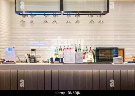 Singapour - CIRCA SEPTEMBRE 2016 : l'intérieur de la Plaza Premium Lounge à l'aéroport de Singapour Changi. L'aéroport de Changi est le principal aéroport civil pour Si Banque D'Images