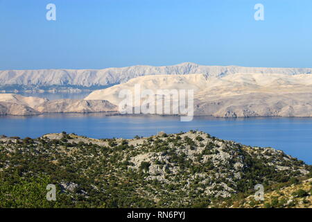 Vue sur l''île de Pag à partir de la montagne du Velebit, Croatie Banque D'Images