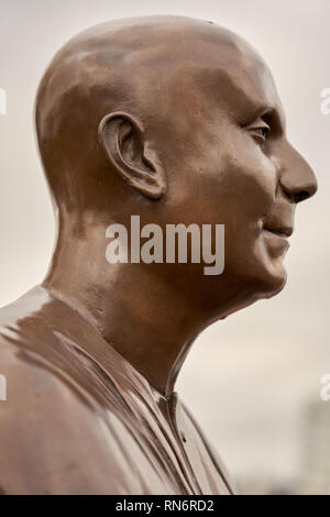 Sri Chinmoy statue, Cardiff Bay Banque D'Images