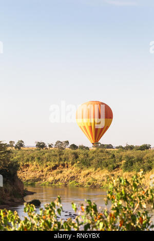 Dans un ballon sur la grande savane de l'Afrique. Kenya Banque D'Images