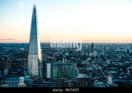 Coucher de soleil avec le Shard de Sky Garden [Londres] Banque D'Images