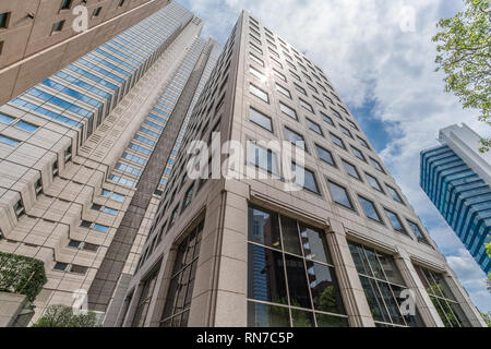 Tokyo - août 07, 2017 : Yamanouchi Nishishinjuku Shinjuku Park Tower et du bâtiment. Banque D'Images