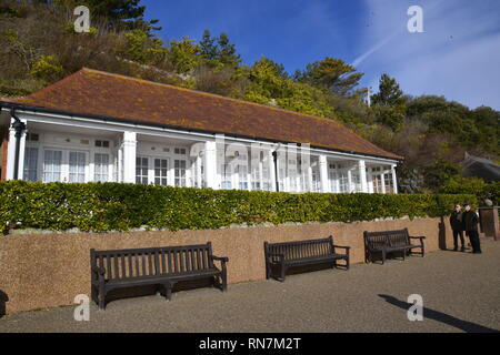 Maison de vacances Chalets avec vue sur la mer sur front de mer d'Eastbourne. Vue de la promenade, England, UK Banque D'Images