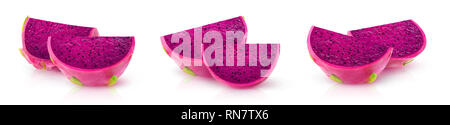 Dragonfruits isolés. Trois images de pitaya à chair rouge fruits isolé sur fond blanc avec clipping path Banque D'Images