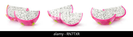 Dragonfruits isolés. Trois images de fruits à chair blanche et de pitahayas wedges isolé sur fond blanc avec clipping path Banque D'Images