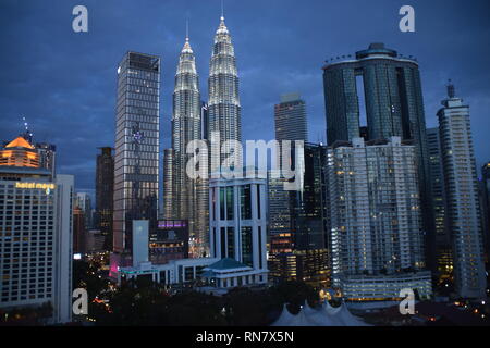 Win Petronas towers Kuala Lumpur, Malaisie Banque D'Images