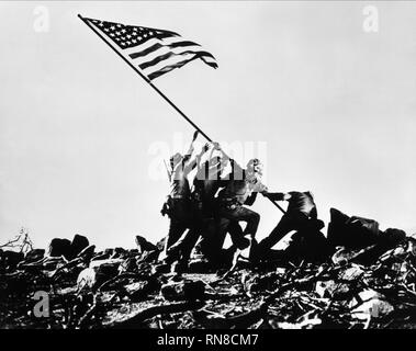 Scène avec des troupes d'un drapeau, sables d'Iwo Jima, 1949 Banque D'Images