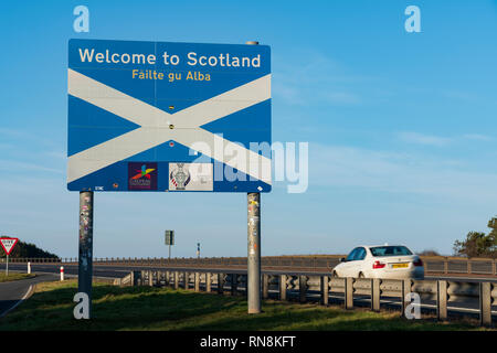 Panneau routier à la frontière écossaise sur A1 à la frontière et Northumberland, UK Banque D'Images