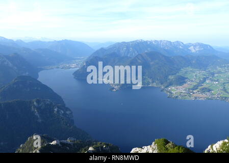 Vue sur le lac Traunsee depuis le mont Traunstein Banque D'Images