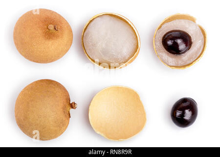 Longanes frais fruits isolés sur fond blanc. Vue d'en haut. Mise à plat Banque D'Images