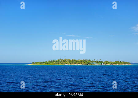 Petite île des Mers du Sud dans la région de Mamanuca, Fidji. Ce groupe se compose d'environ 20 îles. Banque D'Images