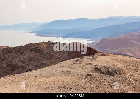 Magnifique vue panoramique vue paysage sur le littoral de la mer Rouge, Egypte, Sinaï, de la montagne ou Har Cfachot à Eilat, Israël Banque D'Images