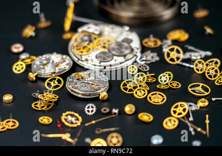 wrist watches, clockworks, composition of parts of the clock mechanism. Banque D'Images