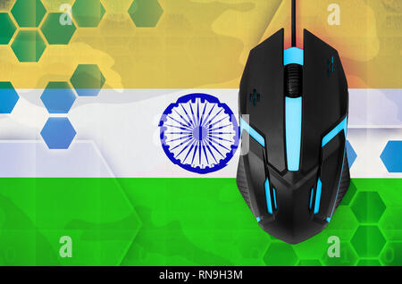 Drapeau de l'Inde moderne et éclairé par LED souris d'ordinateur. Concept de pays représentant l'équipe e-sports Banque D'Images