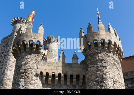 Ponferrada, Espagne : porte d'entrée détail de la Castillo de los Templarios. Le château des Templiers est une étape importante sur le Camino francés de route Banque D'Images