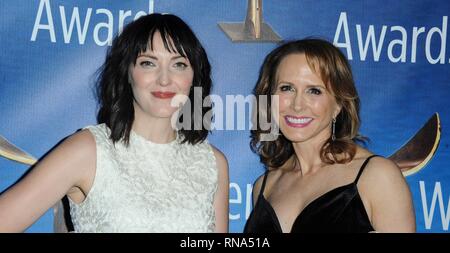 Los Angeles, CA. Feb 17, 2019. au niveau des arrivées pour 2019 Writers Guild Awards WGA Los Angeles, le Beverly Hilton, Los Angeles, CA, 17 février 2019. Credit : Elizabeth Goodenough/Everett Collection/Alamy Live News Banque D'Images