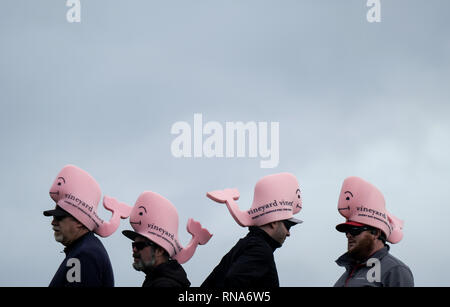 Los Angeles, Californie, USA. Feb 17, 2019. Les gens regardent la série finale de la genèse de la PGA Open Golf Tournament au Riviera Country Club le 17 février 2019 à Pacific Palisades, en Californie. Ringo : crédit Chiu/ZUMA/Alamy Fil Live News Banque D'Images