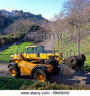 Edinburgh, Royaume-Uni. 18 février 2019. Les Galeries nationales d'Ecosse de travaux de construction dans les jardins de Princes Street, y compris la construction d'un nouveau sentier accessible, l'élargissement de la procédure de la galerie et l'aménagement paysager. Credit : Craig Brown/Alamy Live News Banque D'Images