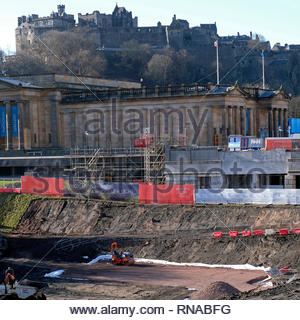 Edinburgh, Royaume-Uni. 18 février 2019. Les Galeries nationales d'Ecosse de travaux de construction dans les jardins de Princes Street, y compris la construction d'un nouveau sentier accessible, l'élargissement de la procédure de la galerie et l'aménagement paysager. Credit : Craig Brown/Alamy Live News Banque D'Images